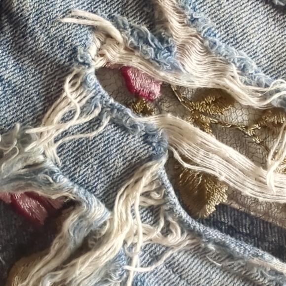 Free People Embroidered Rose Lace Shredded Cut Off Denim Juno Jean Shorts Sz 27 - Picture 11 of 11